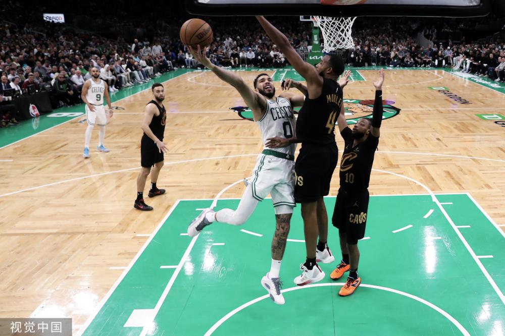 而巴萨则着 而巴萨则着