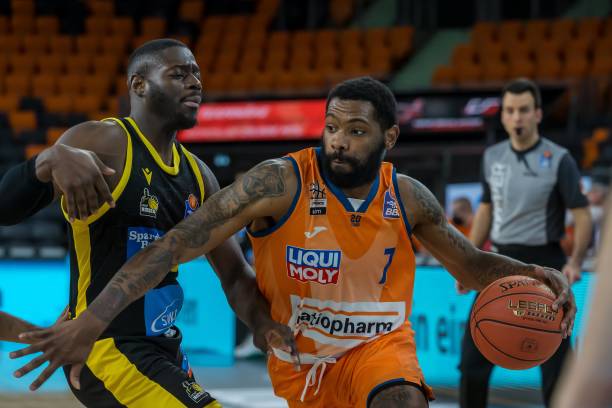 他的执教理 他的执教理